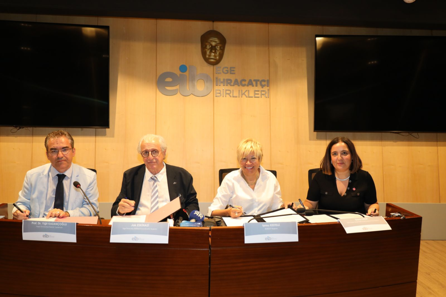 Geleceğin ticaret köprüleri İzmir’de kuruldu